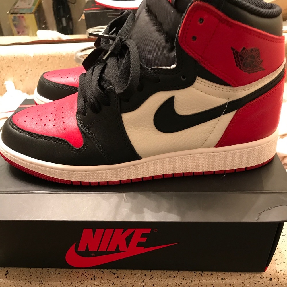 Air jordan Retro1 (Bred Toe) size 7y